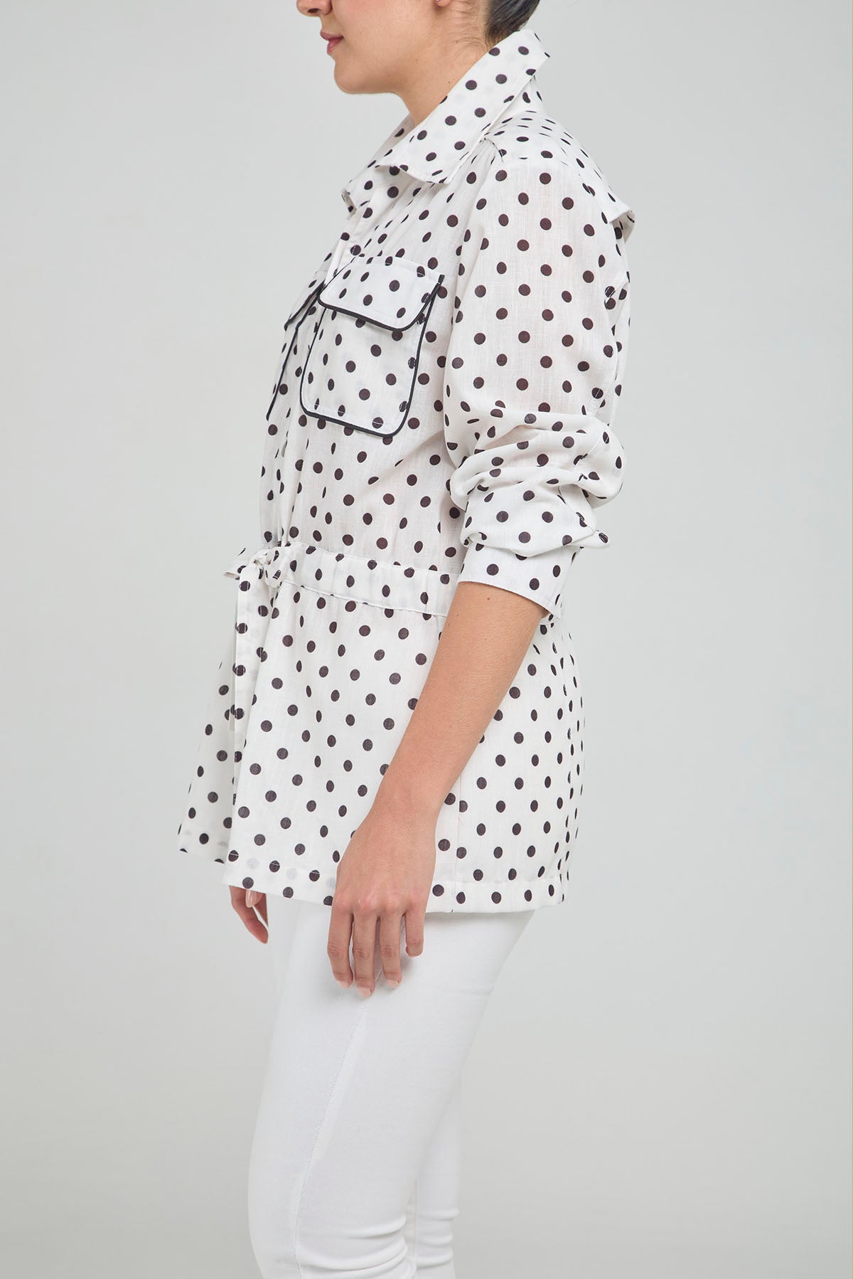 CHAQUETA TIPO SAFARI ESTAMPADA AJUSTABLE EN CINTURA