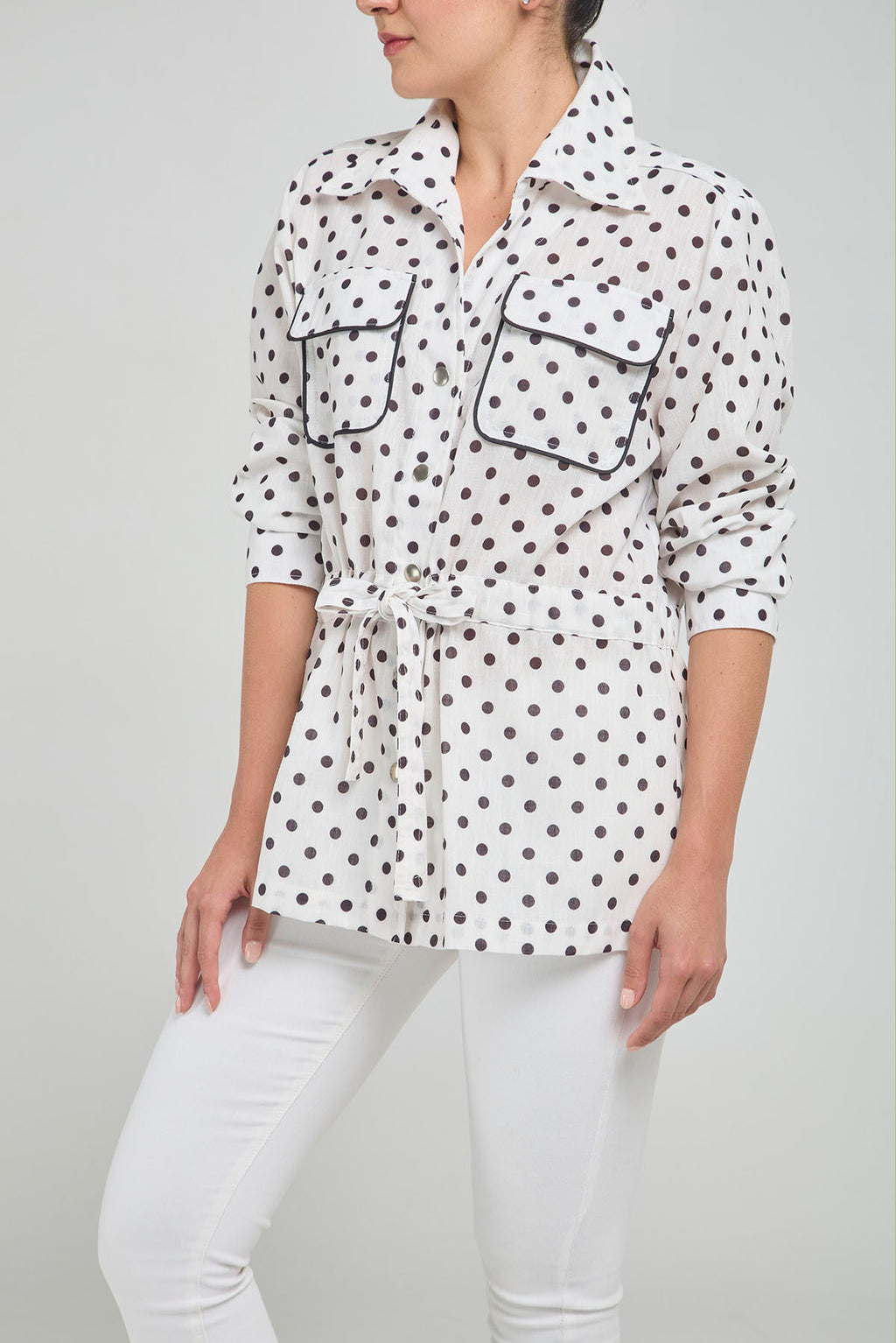 CHAQUETA TIPO SAFARI ESTAMPADA AJUSTABLE EN CINTURA