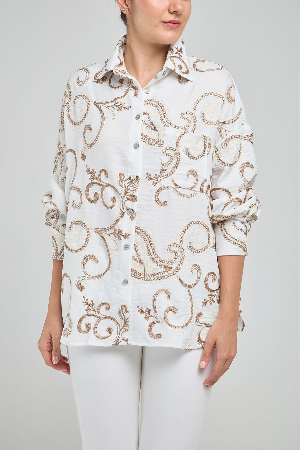 CAMISA BORDADA ARABESCOS 1BOLSILL CUELLO CAMISERO MANGA LARGA