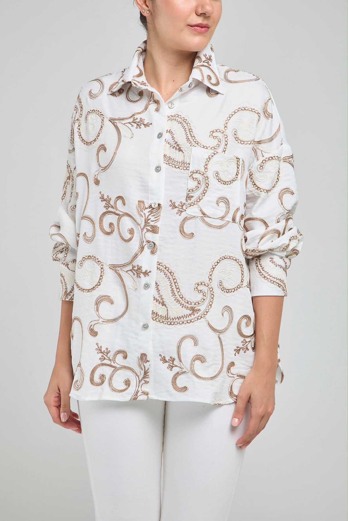 CAMISA BORDADA ARABESCOS 1BOLSILL CUELLO CAMISERO MANGA LARGA