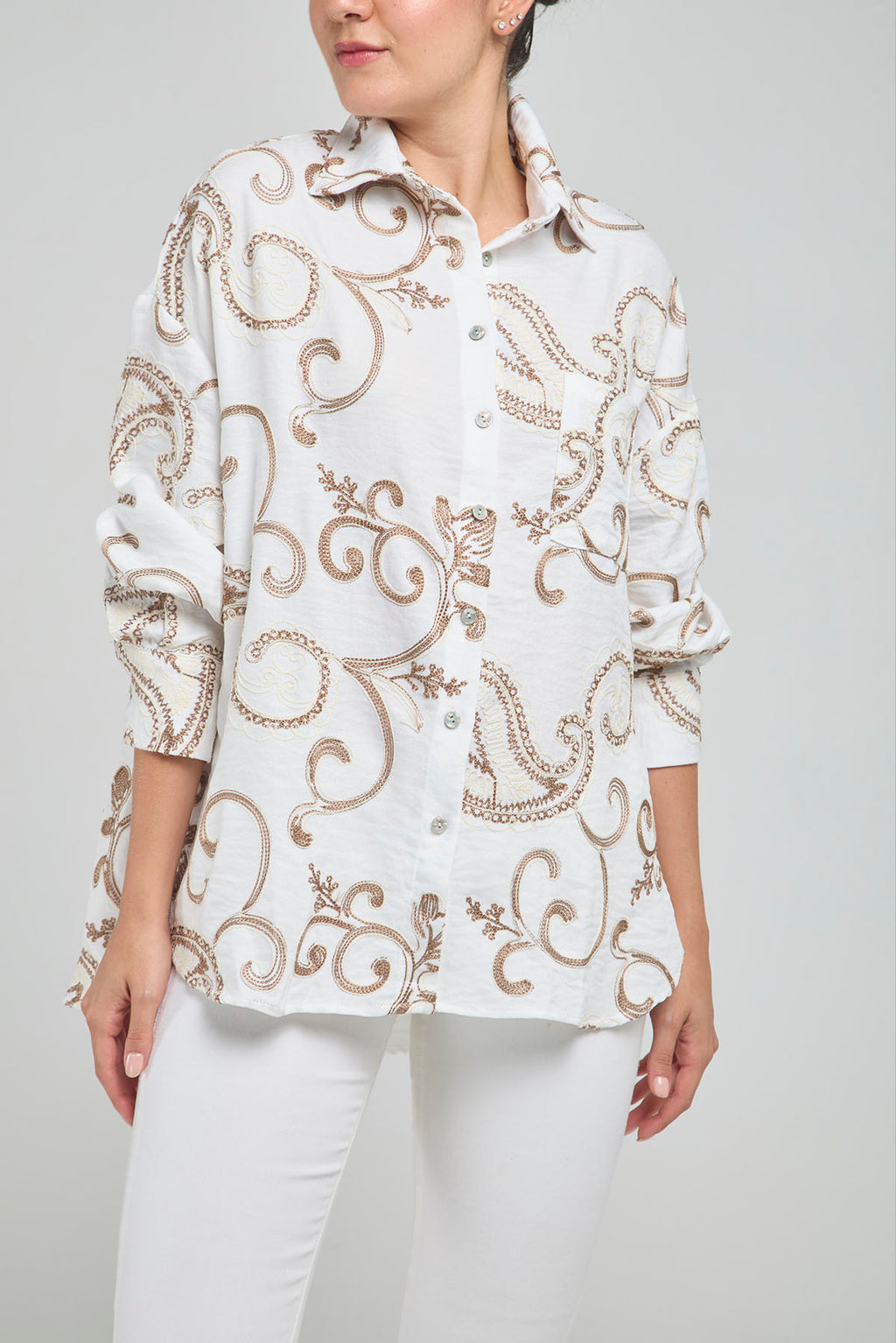 CAMISA BORDADA ARABESCOS 1BOLSILL CUELLO CAMISERO MANGA LARGA