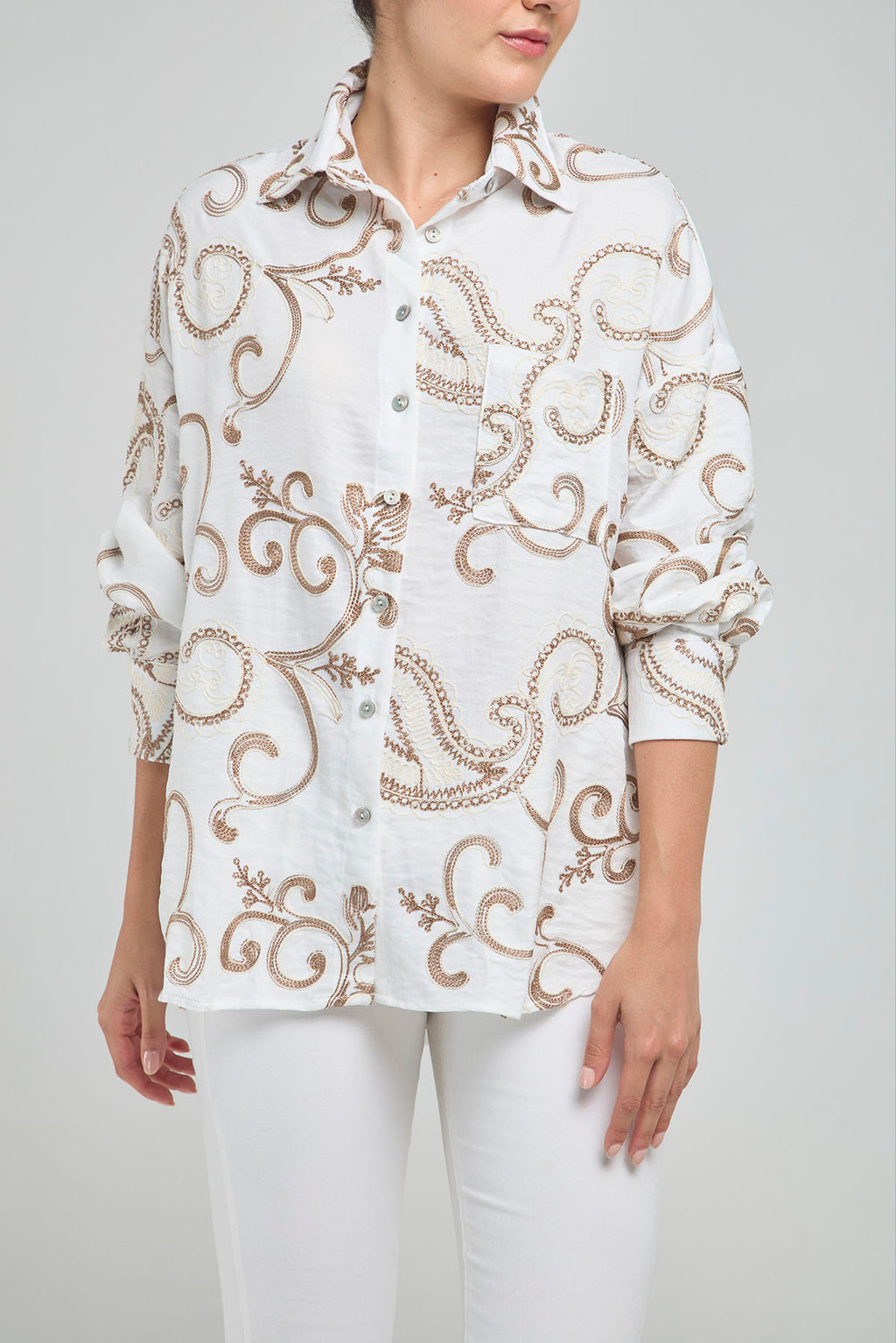 CAMISA BORDADA ARABESCOS 1BOLSILL CUELLO CAMISERO MANGA LARGA