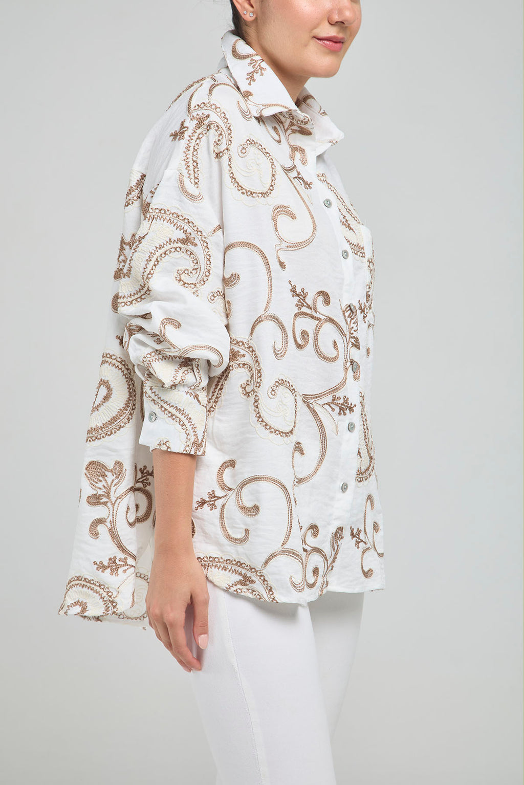 CAMISA BORDADA ARABESCOS 1BOLSILL CUELLO CAMISERO MANGA LARGA