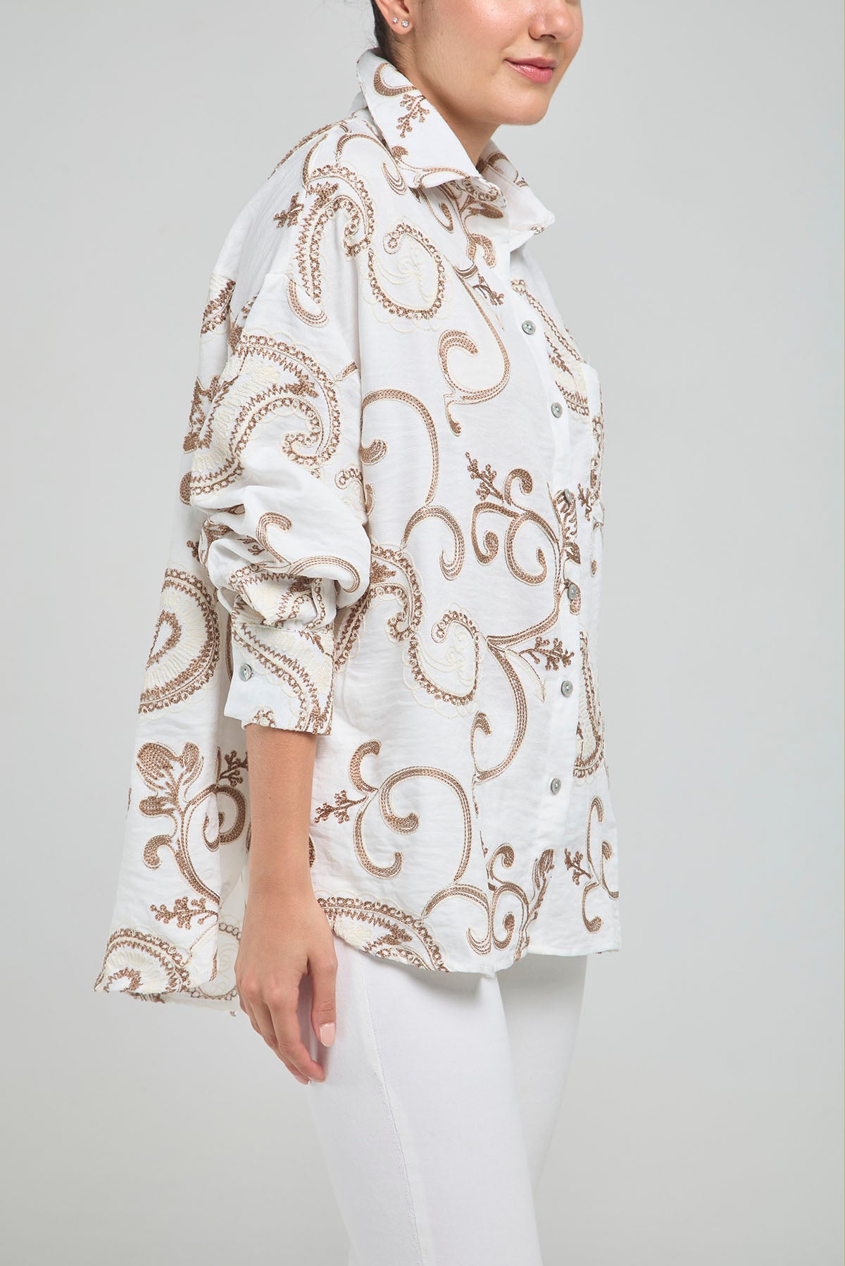CAMISA BORDADA ARABESCOS 1BOLSILL CUELLO CAMISERO MANGA LARGA