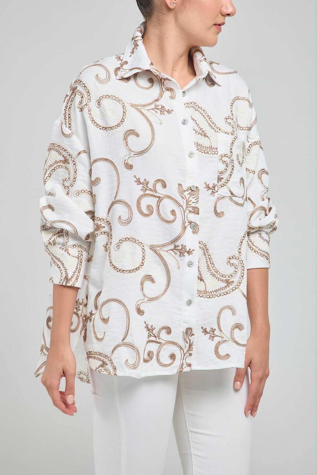 CAMISA BORDADA ARABESCOS 1BOLSILL CUELLO CAMISERO MANGA LARGA