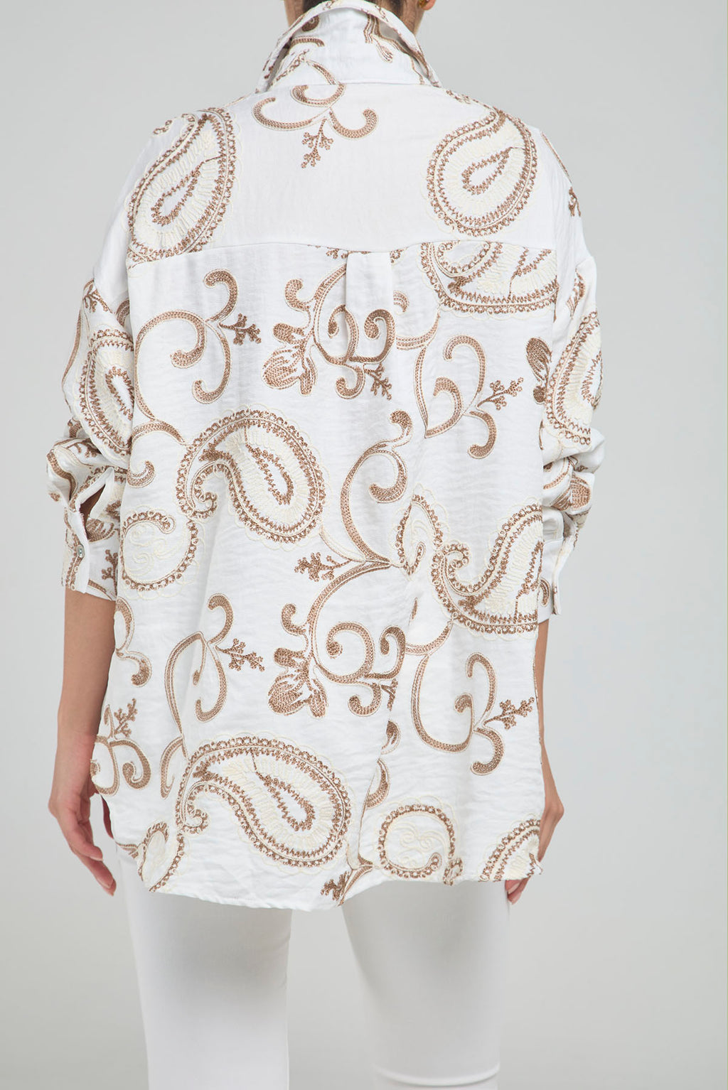 CAMISA BORDADA ARABESCOS 1BOLSILL CUELLO CAMISERO MANGA LARGA
