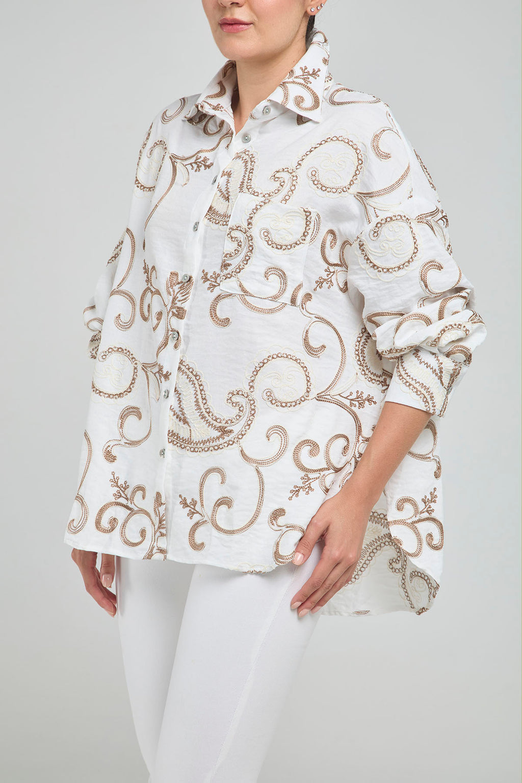 CAMISA BORDADA ARABESCOS 1BOLSILL CUELLO CAMISERO MANGA LARGA