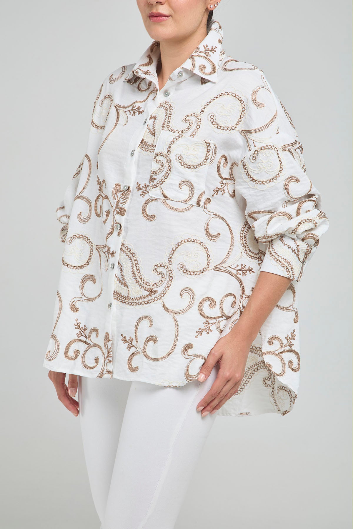 CAMISA BORDADA ARABESCOS 1BOLSILL CUELLO CAMISERO MANGA LARGA