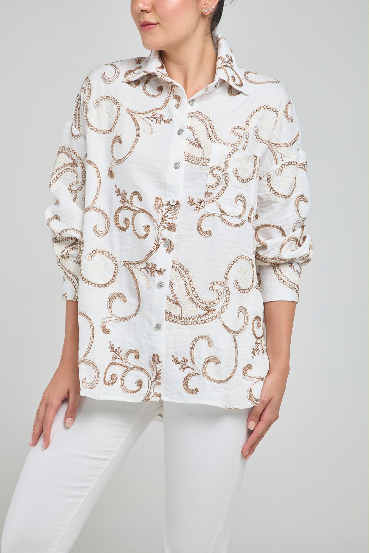 CAMISA BORDADA ARABESCOS 1BOLSILL CUELLO CAMISERO MANGA LARGA