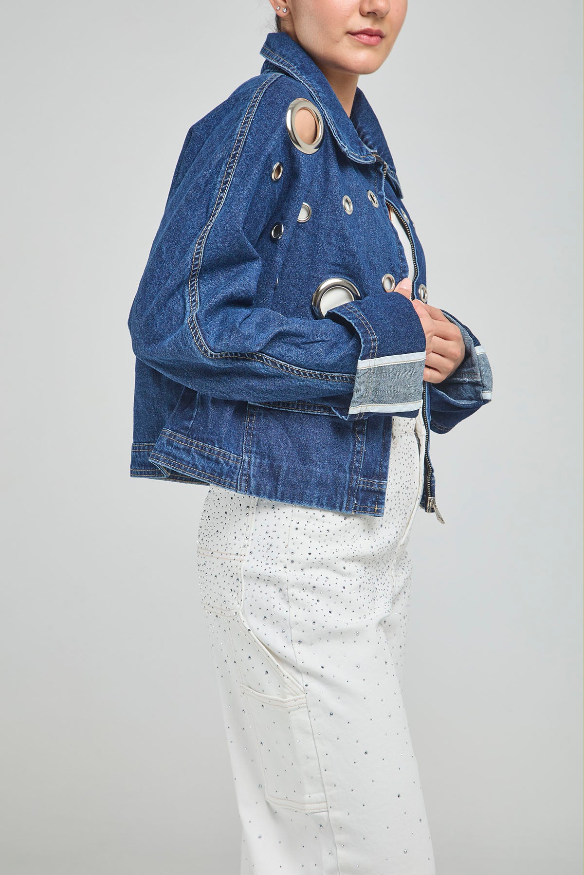 CHAQUETA JEAN CIERRE OJALETE METAL FRENTE