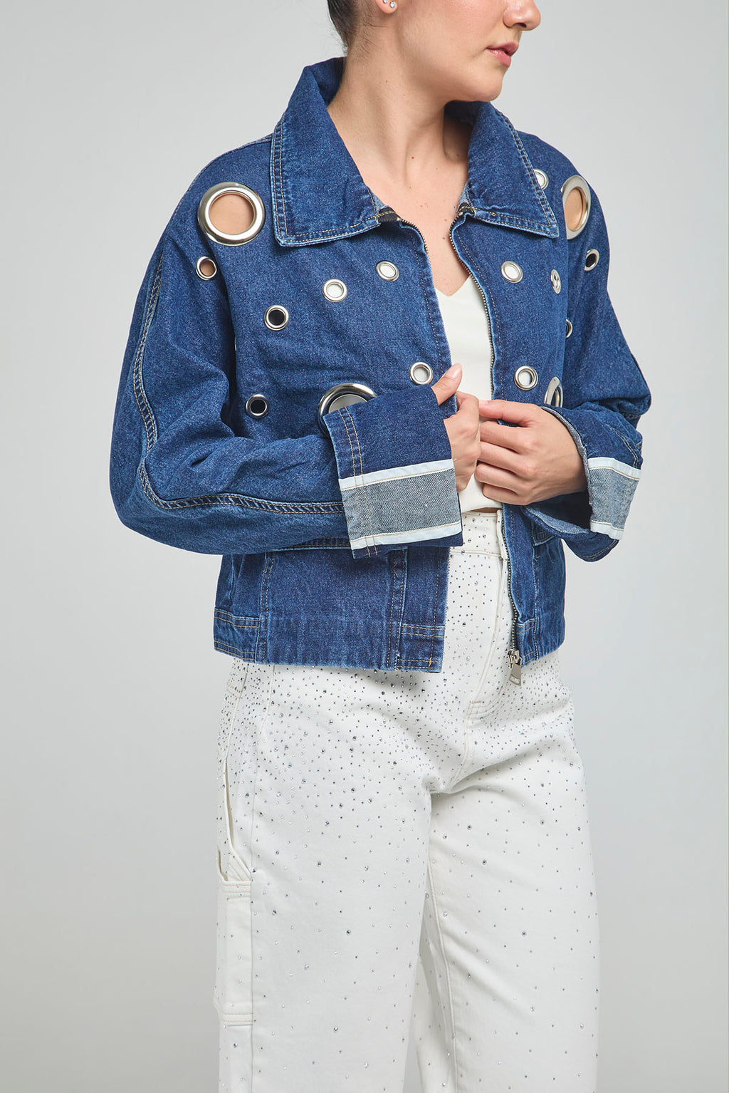 CHAQUETA JEAN CIERRE OJALETE METAL FRENTE