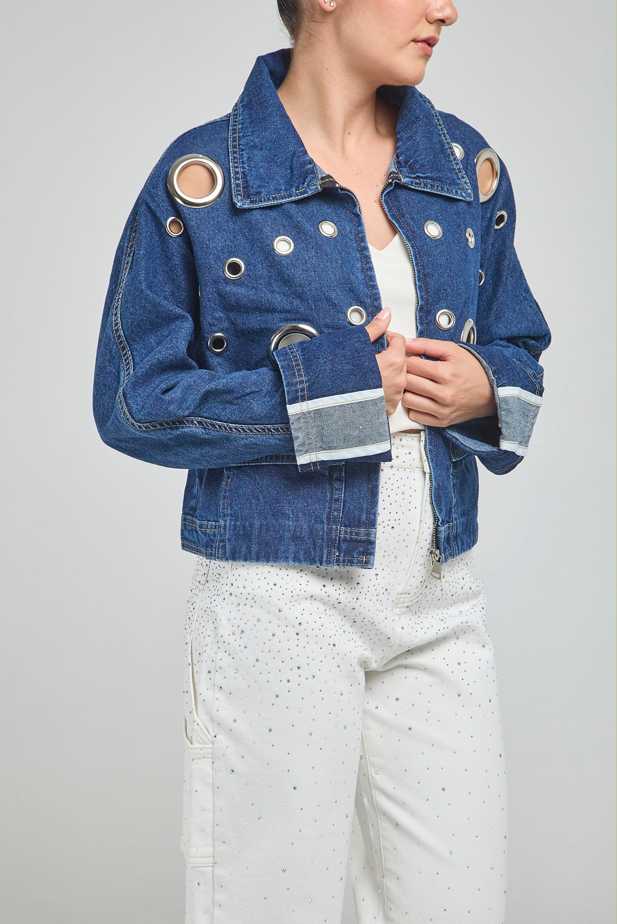 CHAQUETA JEAN CIERRE OJALETE METAL FRENTE