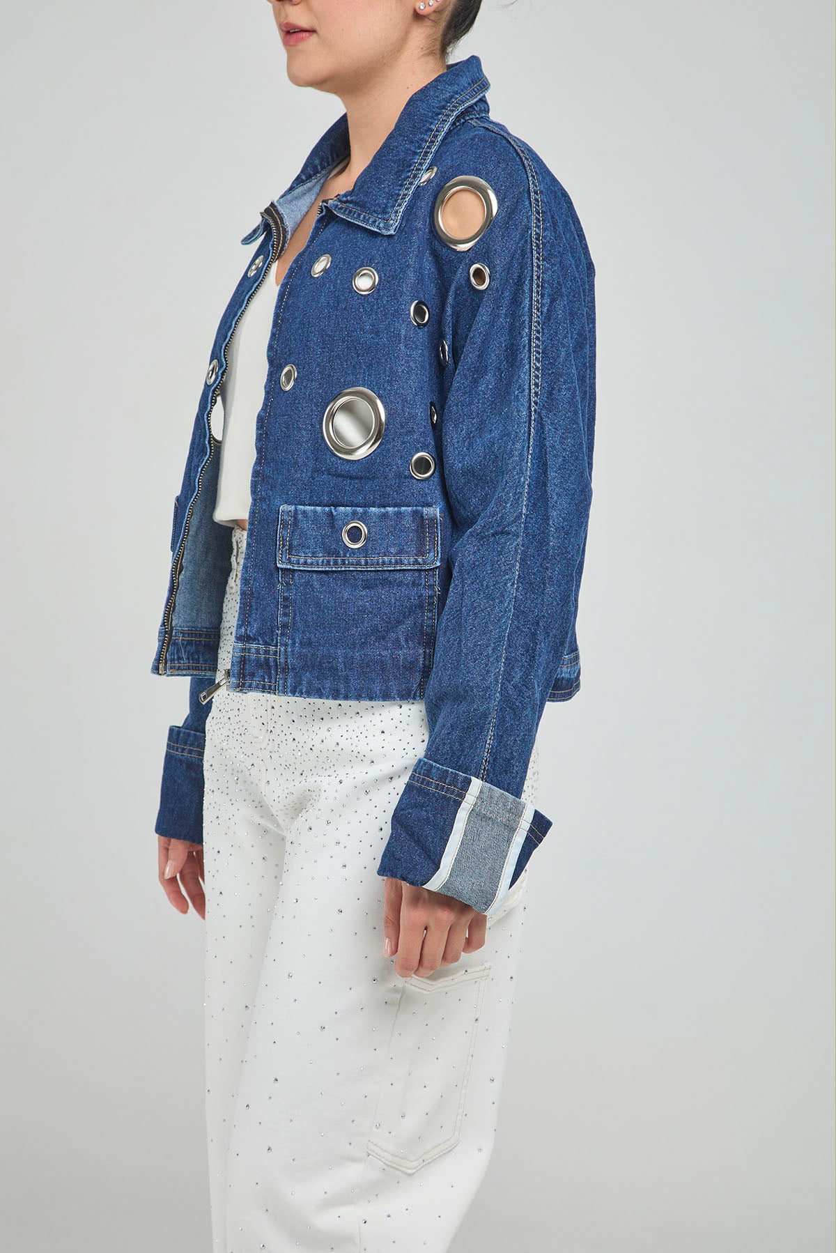 CHAQUETA JEAN CIERRE OJALETE METAL FRENTE