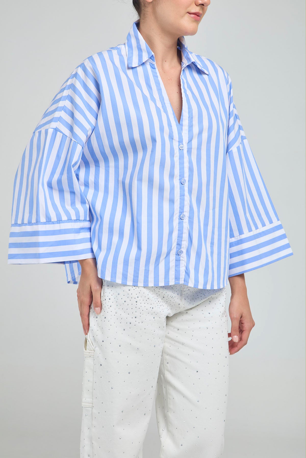 CAMISA CORTA RAYAS GRUESA MANGA 3/4 CUELLO CAMISERO  EN V