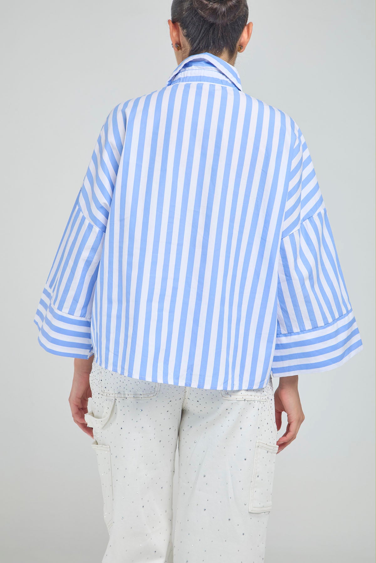 CAMISA CORTA RAYAS GRUESA MANGA 3/4 CUELLO CAMISERO  EN V
