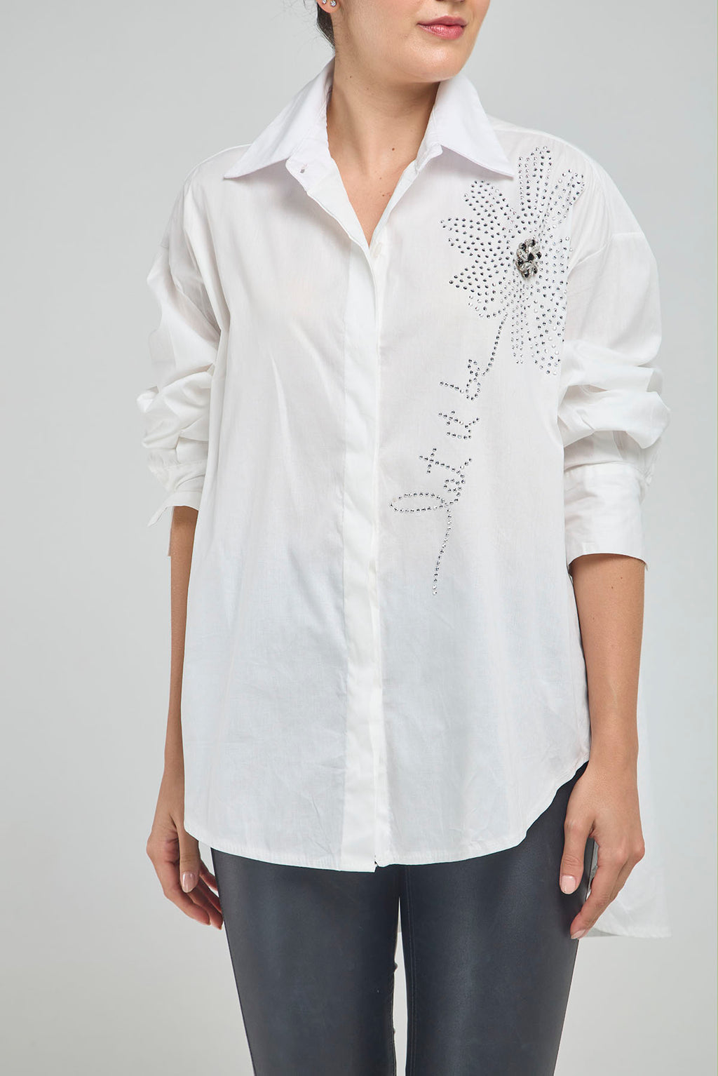 BLUSON VARIOS APLIQUES  PIEDRA FRENTE CUELLO CAMISERO MANGA LARGA