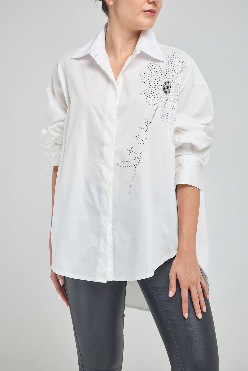 BLUSON VARIOS APLIQUES  PIEDRA FRENTE CUELLO CAMISERO MANGA LARGA