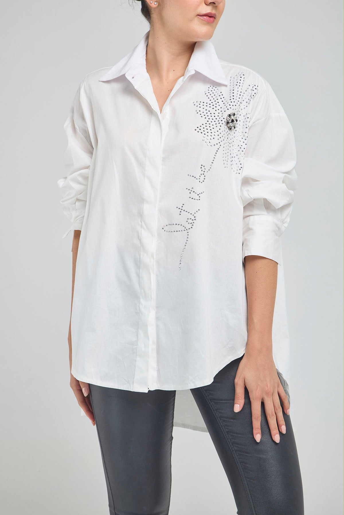 BLUSON VARIOS APLIQUES  PIEDRA FRENTE CUELLO CAMISERO MANGA LARGA
