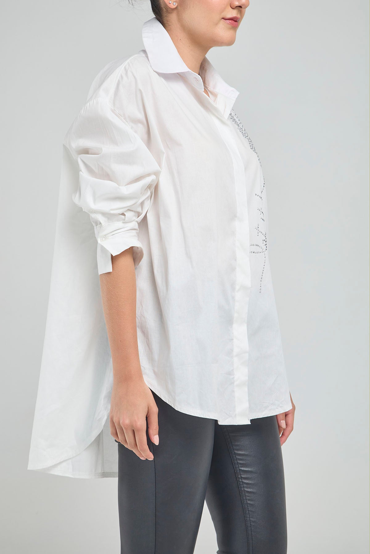 BLUSON VARIOS APLIQUES  PIEDRA FRENTE CUELLO CAMISERO MANGA LARGA