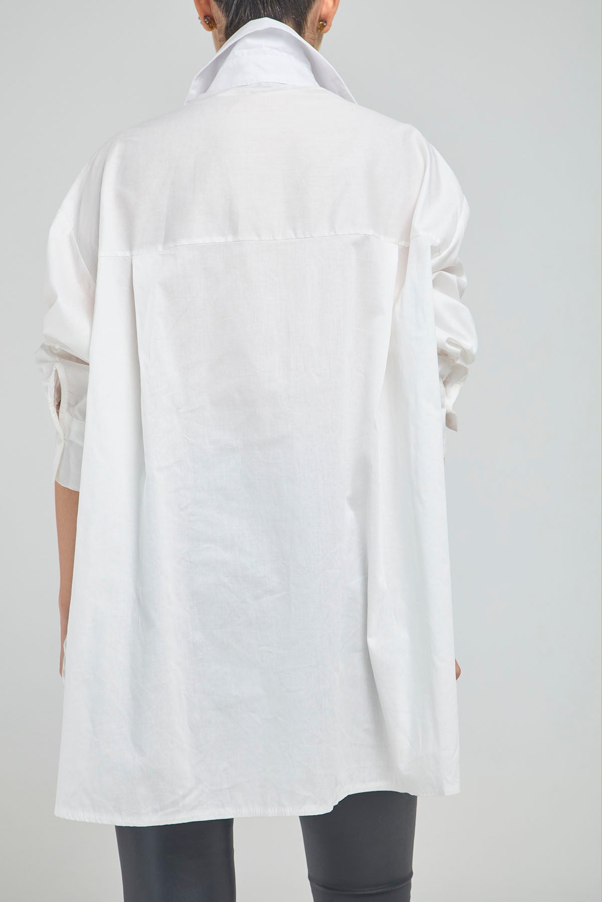 BLUSON VARIOS APLIQUES  PIEDRA FRENTE CUELLO CAMISERO MANGA LARGA