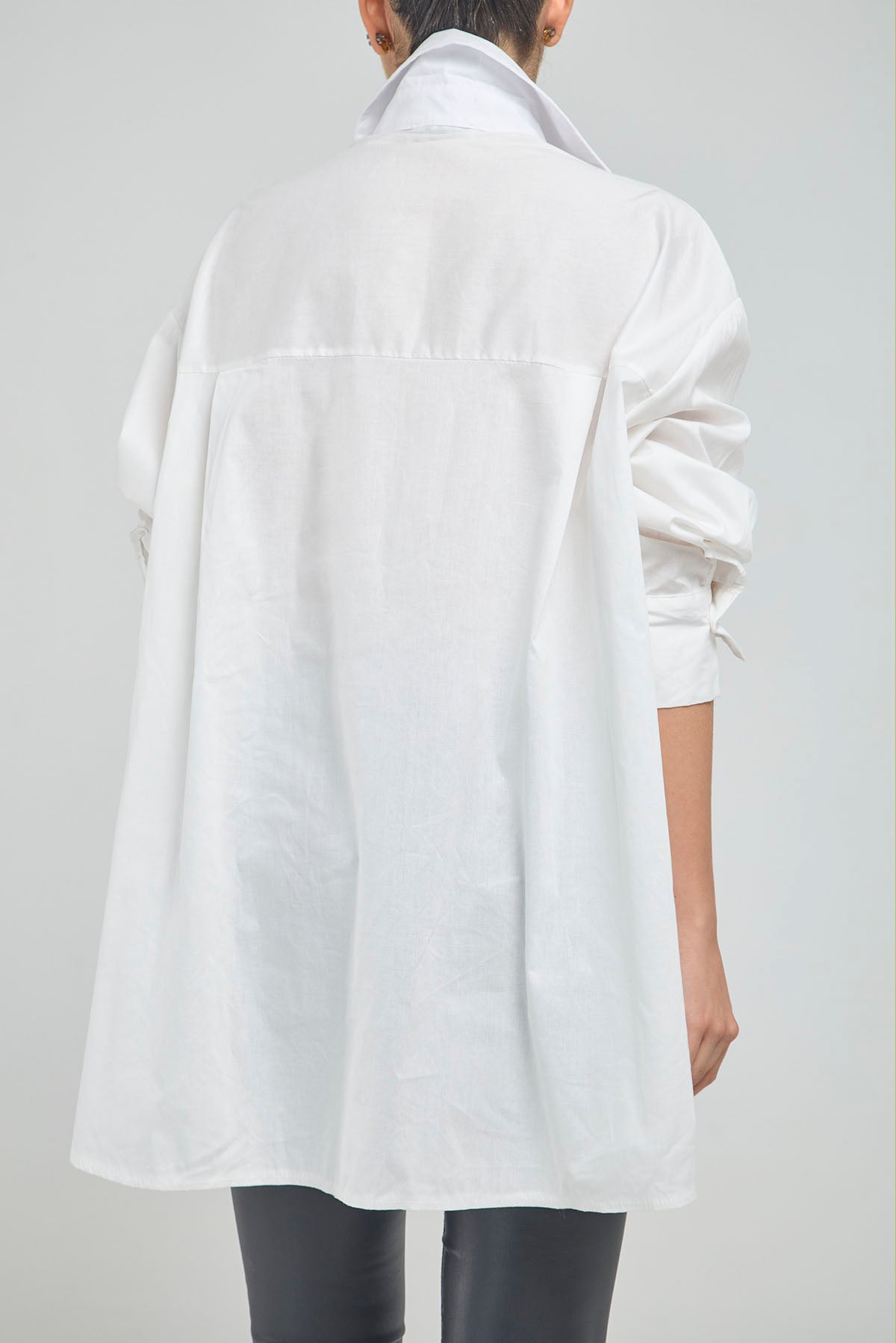 BLUSON VARIOS APLIQUES  PIEDRA FRENTE CUELLO CAMISERO MANGA LARGA