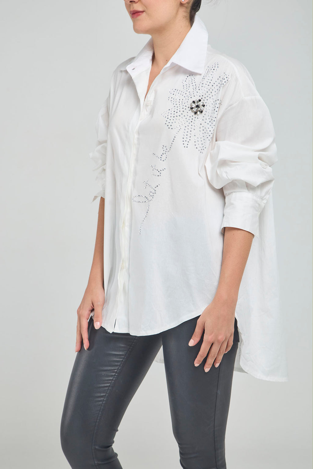 BLUSON VARIOS APLIQUES  PIEDRA FRENTE CUELLO CAMISERO MANGA LARGA