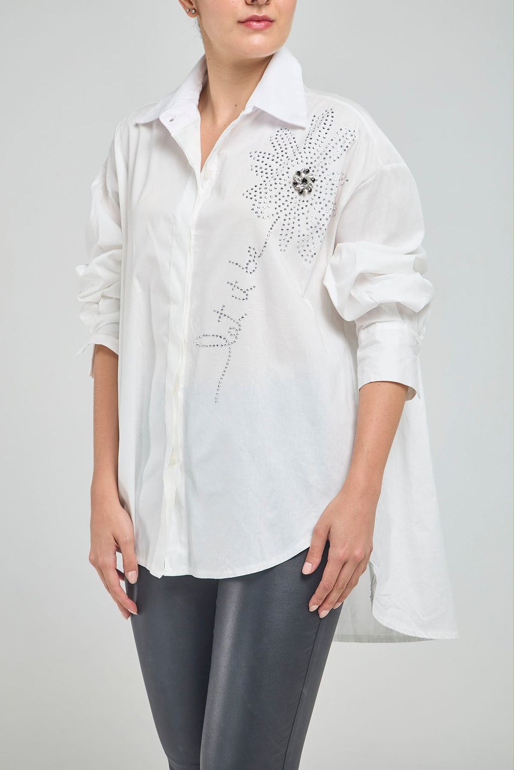 BLUSON VARIOS APLIQUES  PIEDRA FRENTE CUELLO CAMISERO MANGA LARGA