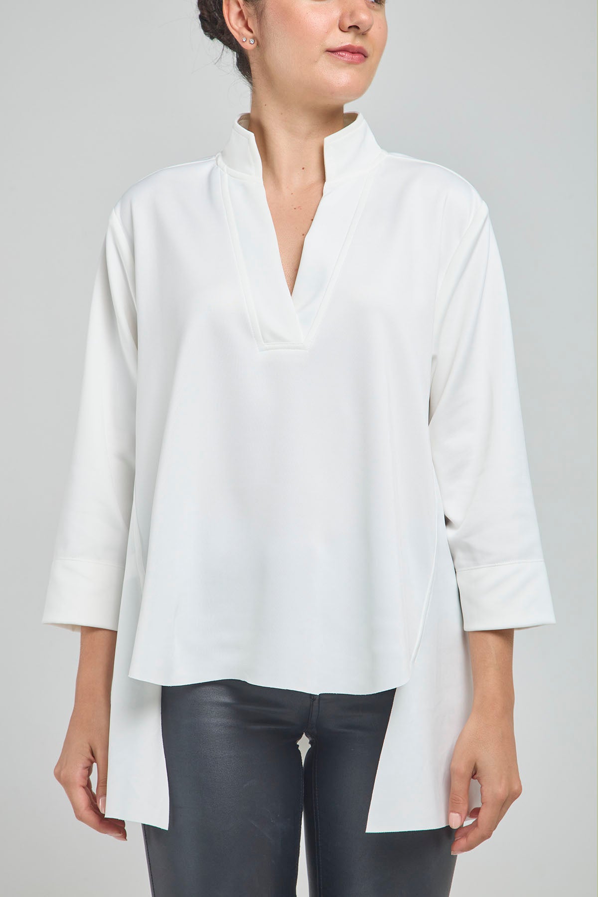 CAMISA MANGA 3/4 PRETINA INTERRUMPIDA  CUELLO NERU COLA