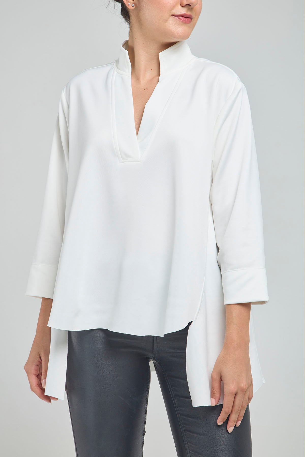 CAMISA MANGA 3/4 PRETINA INTERRUMPIDA  CUELLO NERU COLA