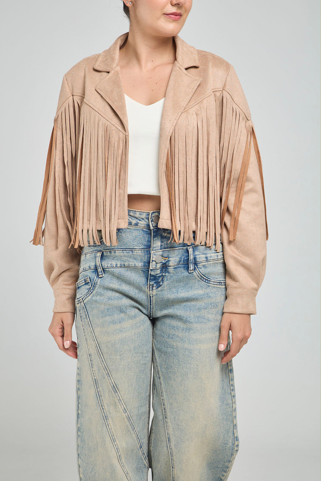 CHAQUETA CORTA CUELLO CAMISERO DE GAMUZA CON CHISPAS Y FLECOS