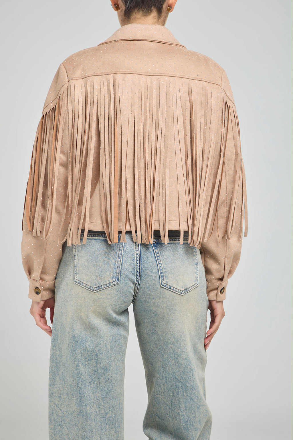 CHAQUETA CORTA CUELLO CAMISERO DE GAMUZA CON CHISPAS Y FLECOS