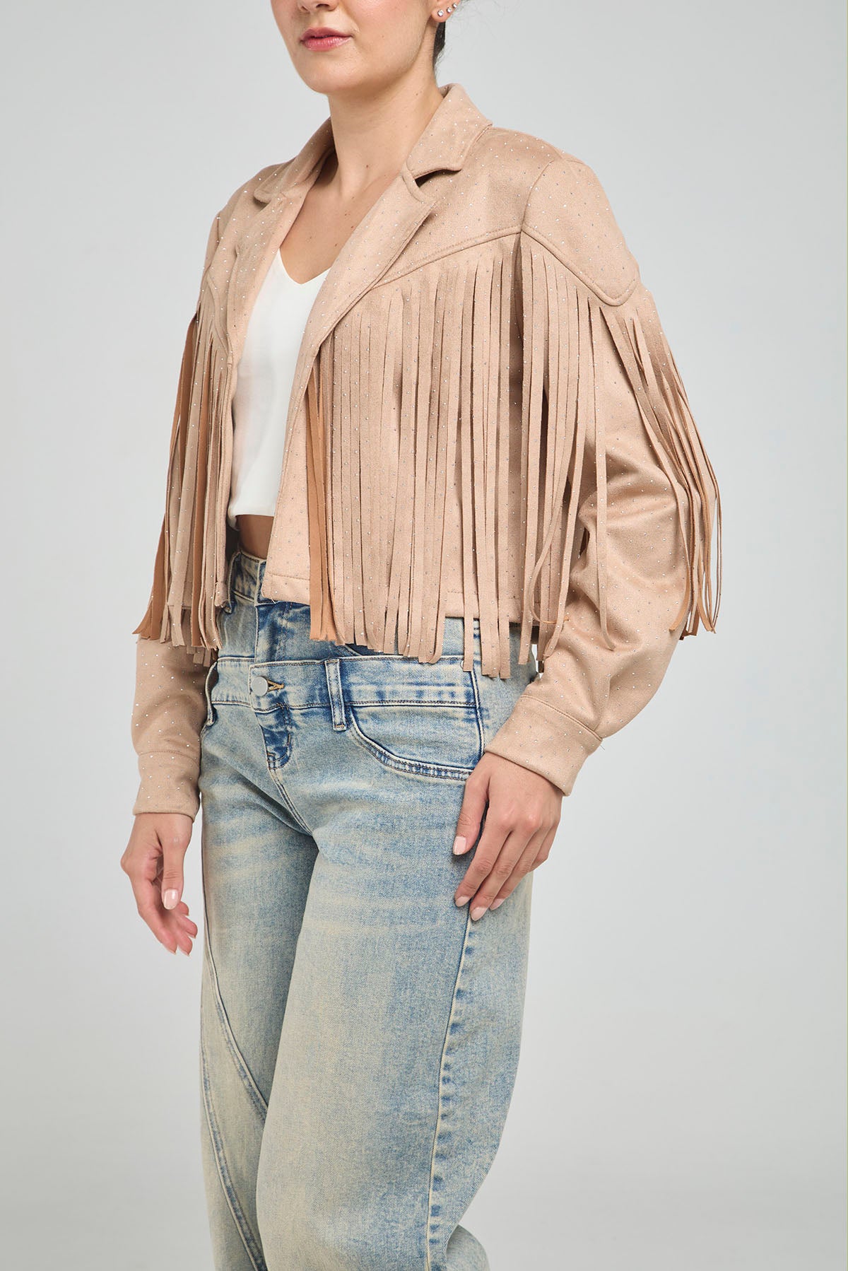 CHAQUETA CORTA CUELLO CAMISERO DE GAMUZA CON CHISPAS Y FLECOS