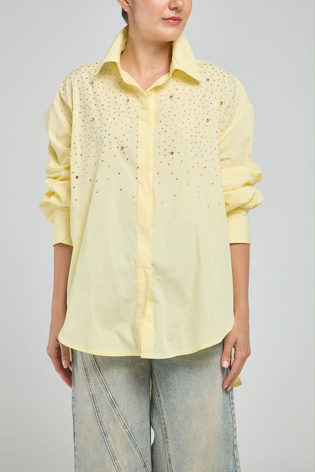 BLUSON VARIOS APLIQUES  PIEDRA FRENTE CUELLO CAMISERO MANGA LARGA