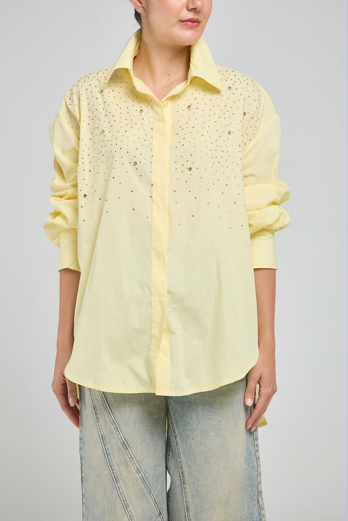 BLUSON VARIOS APLIQUES  PIEDRA FRENTE CUELLO CAMISERO MANGA LARGA