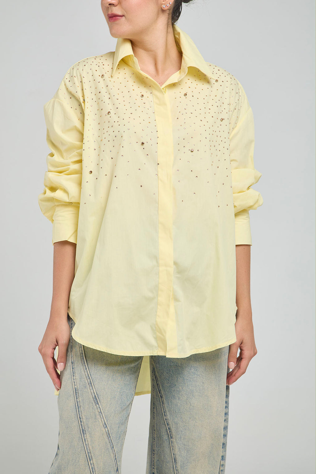 BLUSON VARIOS APLIQUES  PIEDRA FRENTE CUELLO CAMISERO MANGA LARGA