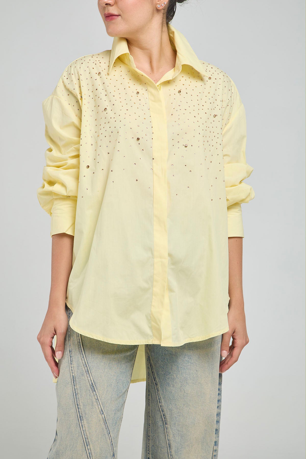BLUSON VARIOS APLIQUES  PIEDRA FRENTE CUELLO CAMISERO MANGA LARGA
