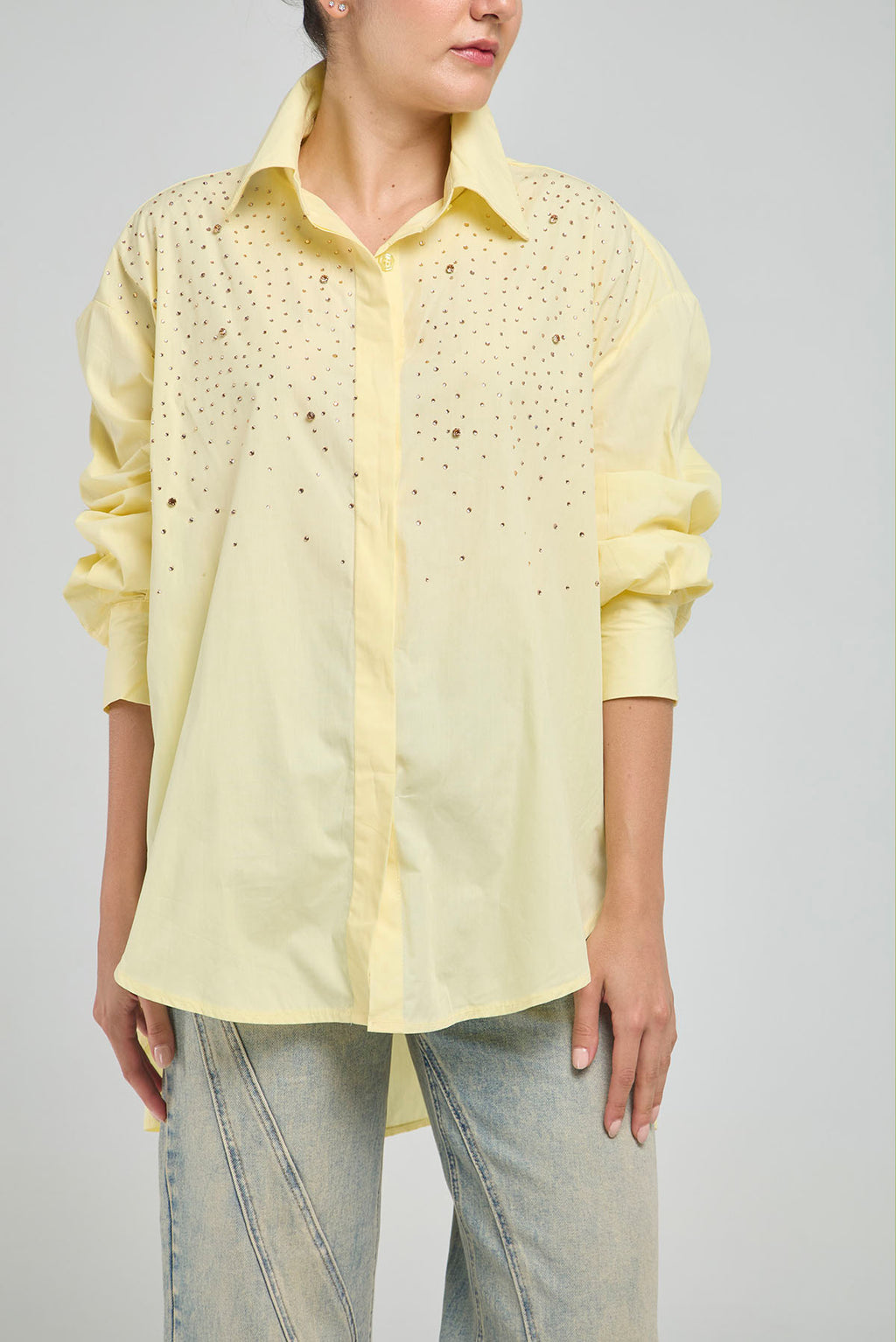 BLUSON VARIOS APLIQUES  PIEDRA FRENTE CUELLO CAMISERO MANGA LARGA