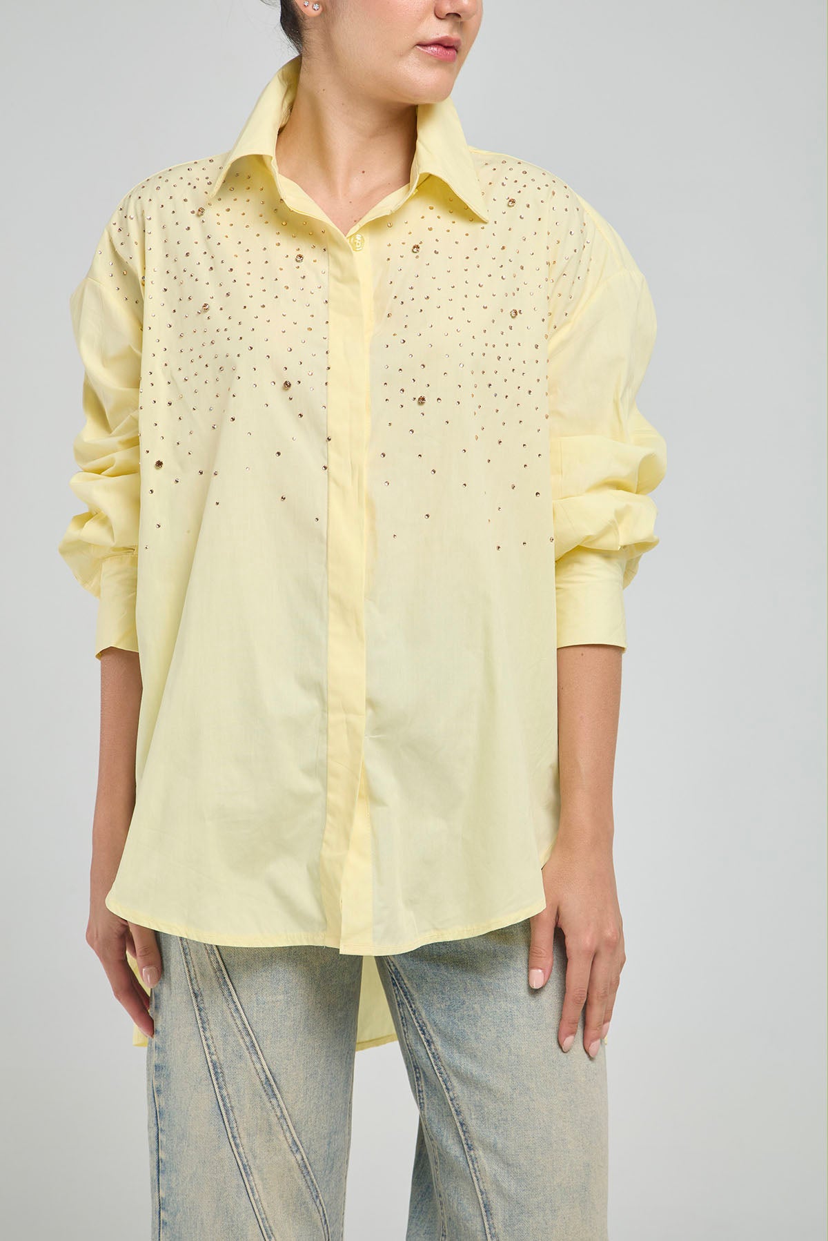 BLUSON VARIOS APLIQUES  PIEDRA FRENTE CUELLO CAMISERO MANGA LARGA