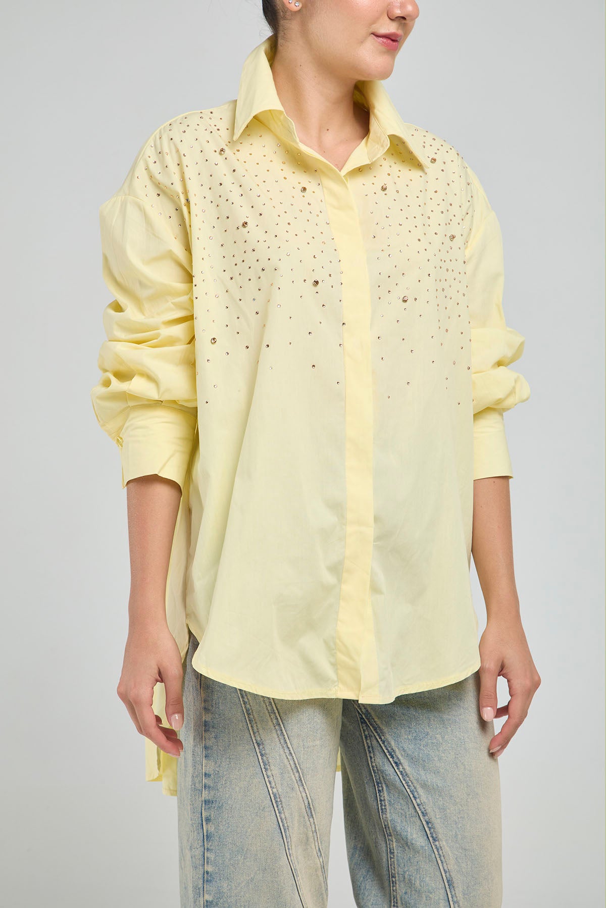 BLUSON VARIOS APLIQUES  PIEDRA FRENTE CUELLO CAMISERO MANGA LARGA