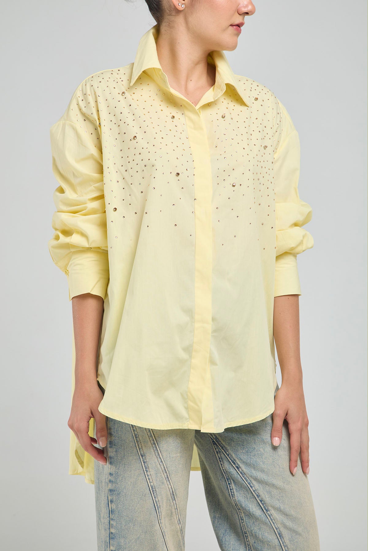 BLUSON VARIOS APLIQUES  PIEDRA FRENTE CUELLO CAMISERO MANGA LARGA