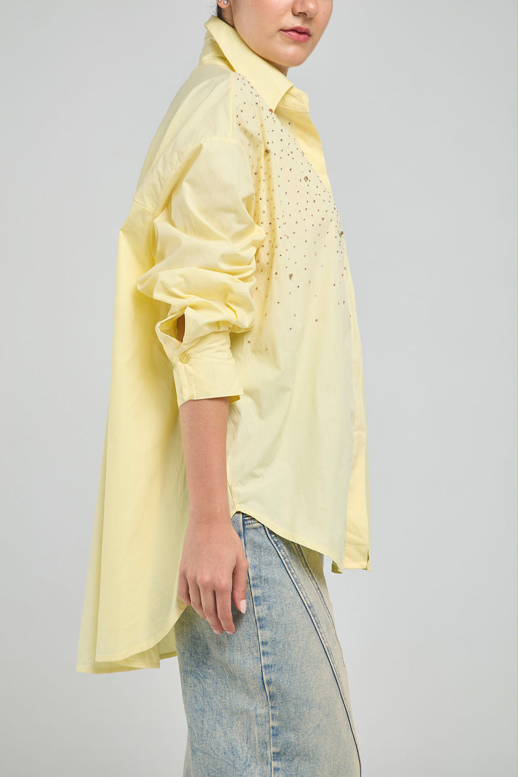 BLUSON VARIOS APLIQUES  PIEDRA FRENTE CUELLO CAMISERO MANGA LARGA
