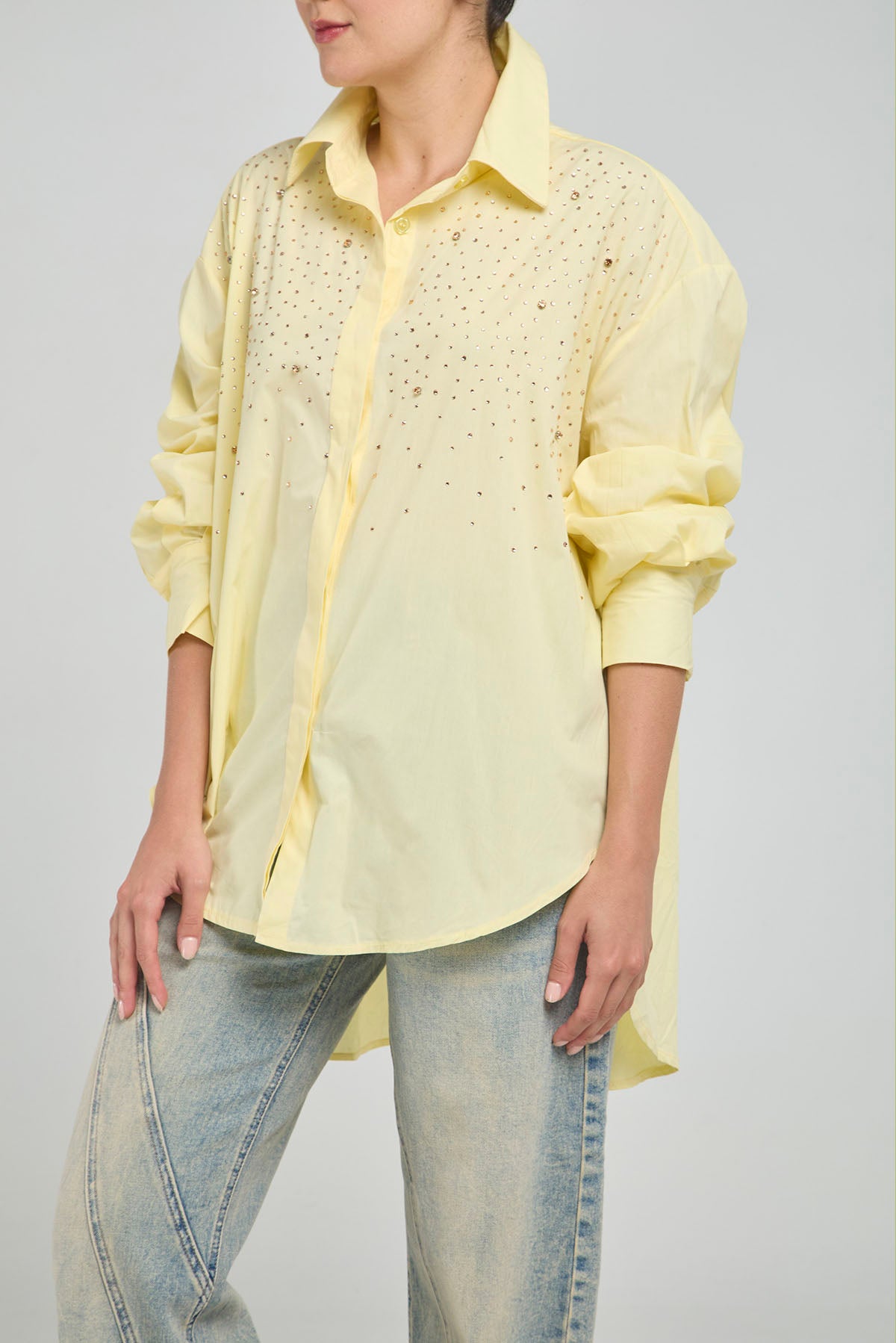 BLUSON VARIOS APLIQUES  PIEDRA FRENTE CUELLO CAMISERO MANGA LARGA
