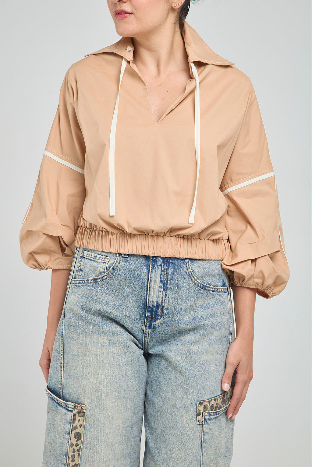 BLUSA CUELLO CAMISERO Y TIRAS CON PRETINA DE RESORTE
