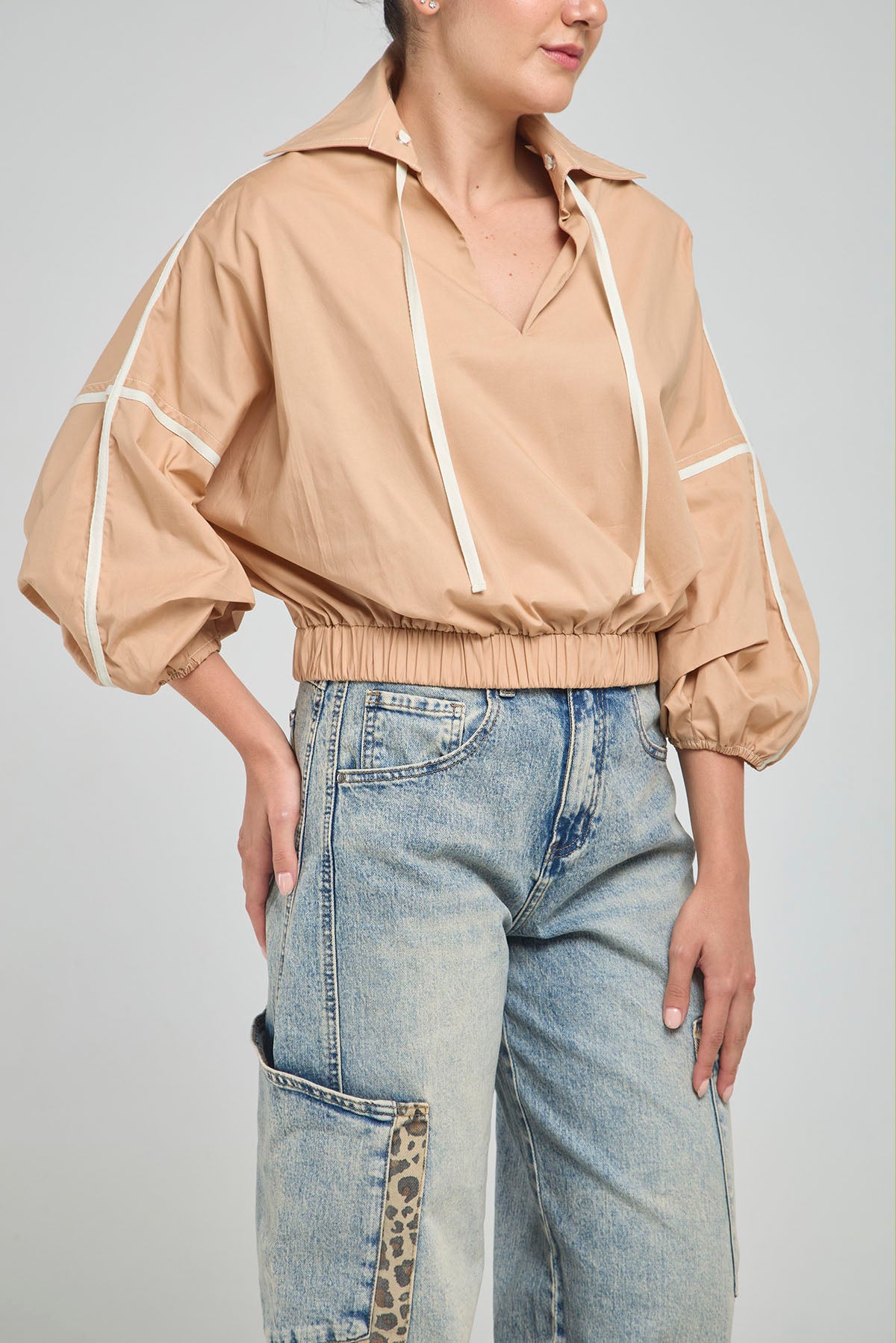 BLUSA CUELLO CAMISERO Y TIRAS CON PRETINA DE RESORTE