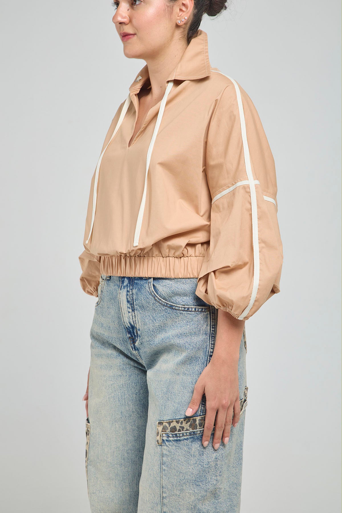 BLUSA CUELLO CAMISERO Y TIRAS CON PRETINA DE RESORTE