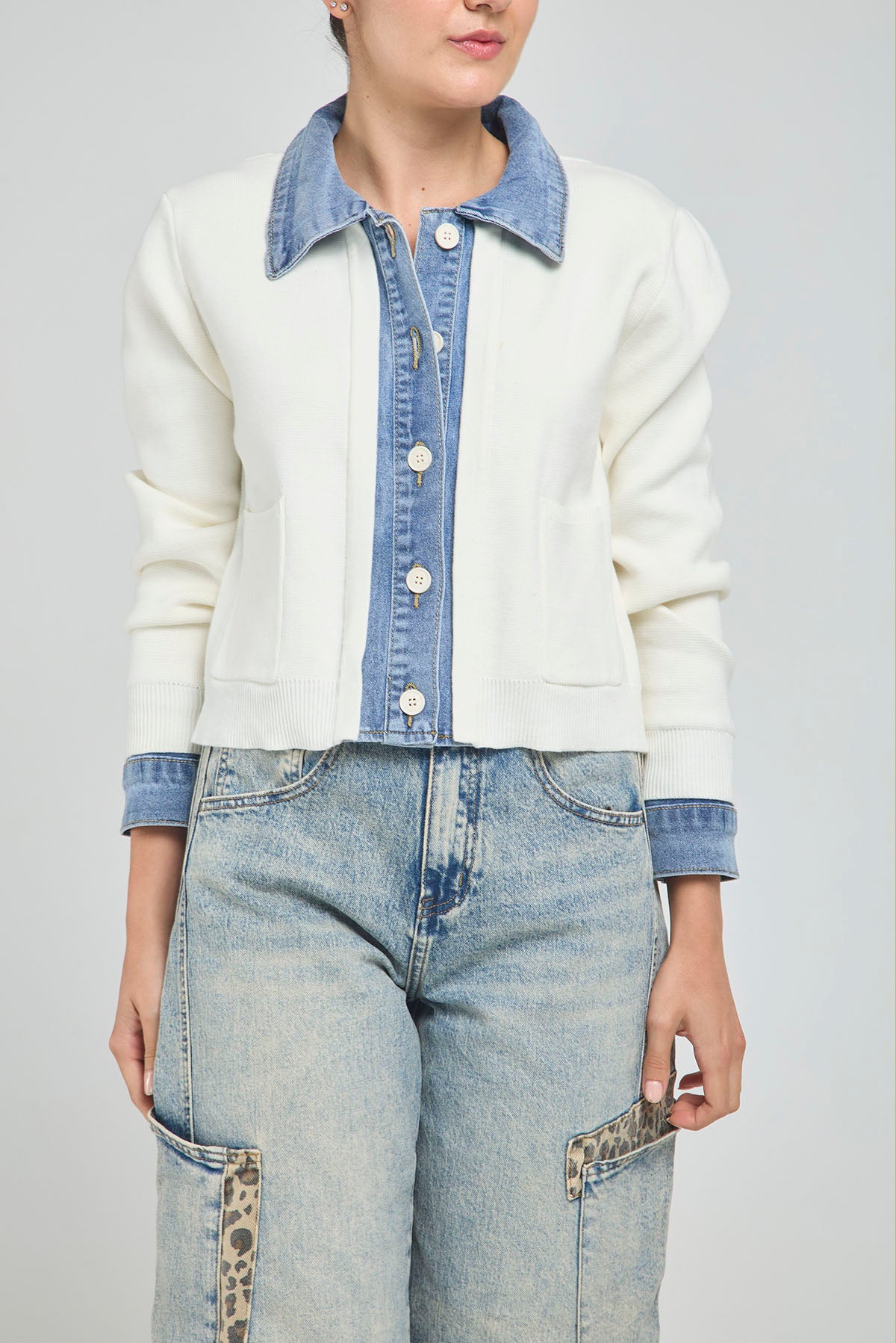 CHAQUETA TEJIDA CUELLO PUÑO PERILLA EN JEAN