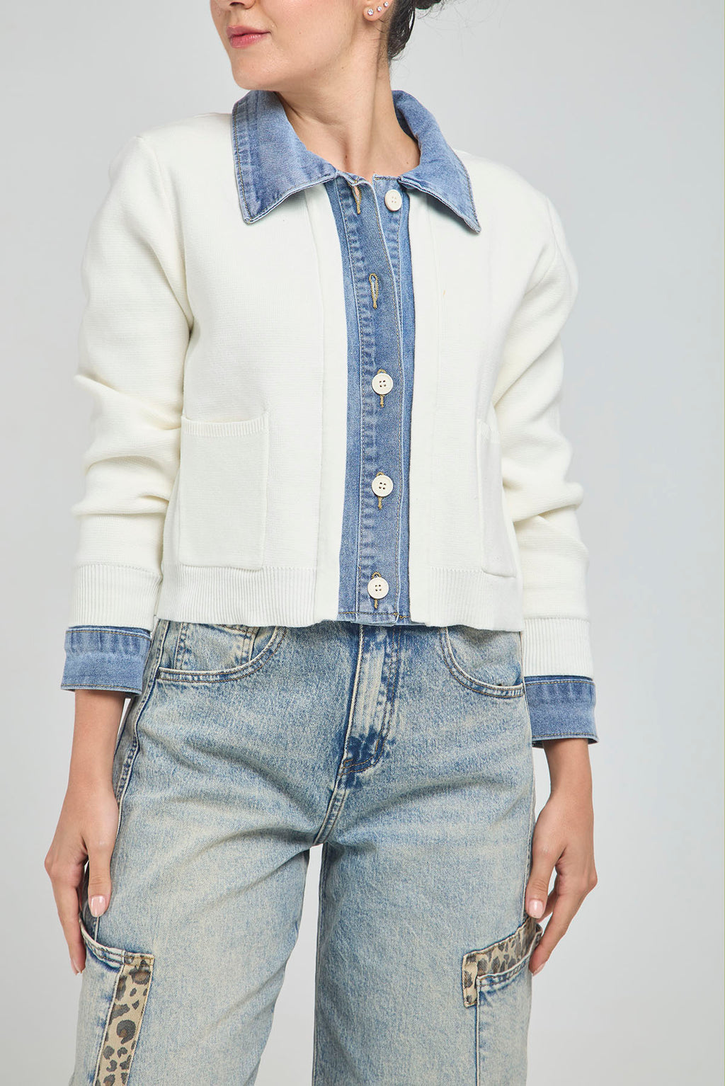 CHAQUETA TEJIDA CUELLO PUÑO PERILLA EN JEAN