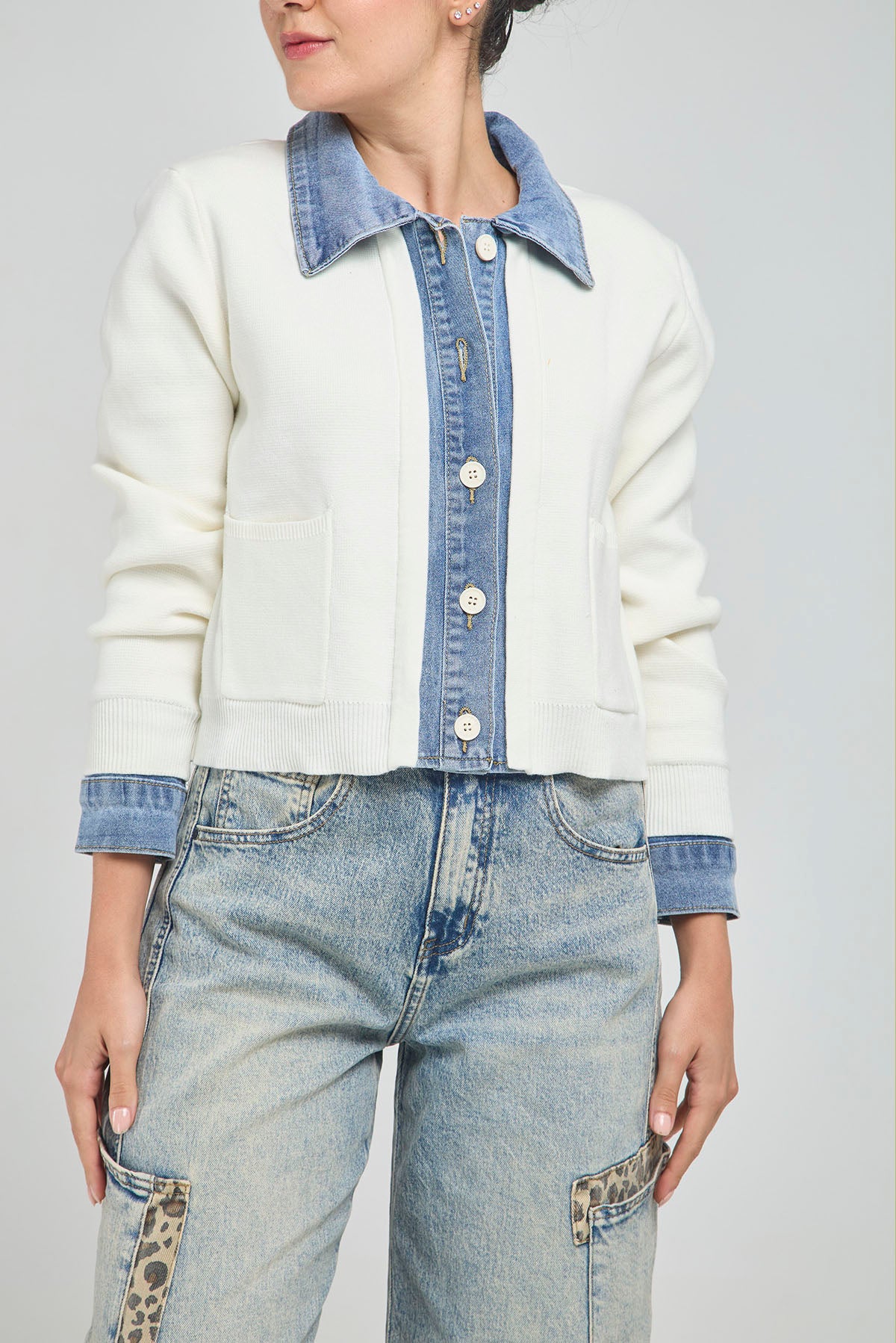 CHAQUETA TEJIDA CUELLO PUÑO PERILLA EN JEAN