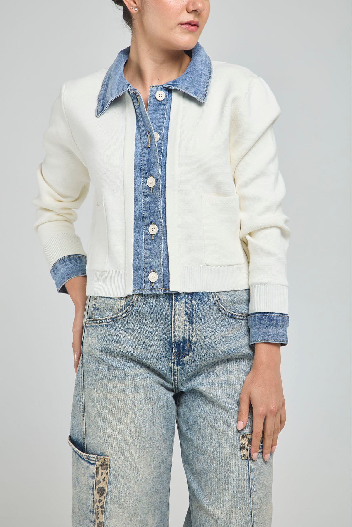 CHAQUETA TEJIDA CUELLO PUÑO PERILLA EN JEAN