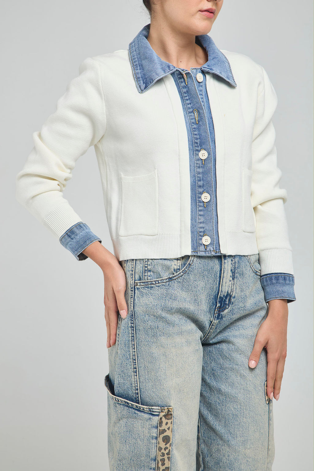 CHAQUETA TEJIDA CUELLO PUÑO PERILLA EN JEAN